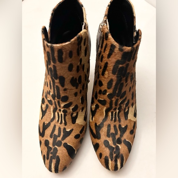 Vince Camuto Animal Print Calf Hair Booties NEW - Picture 2 of 7